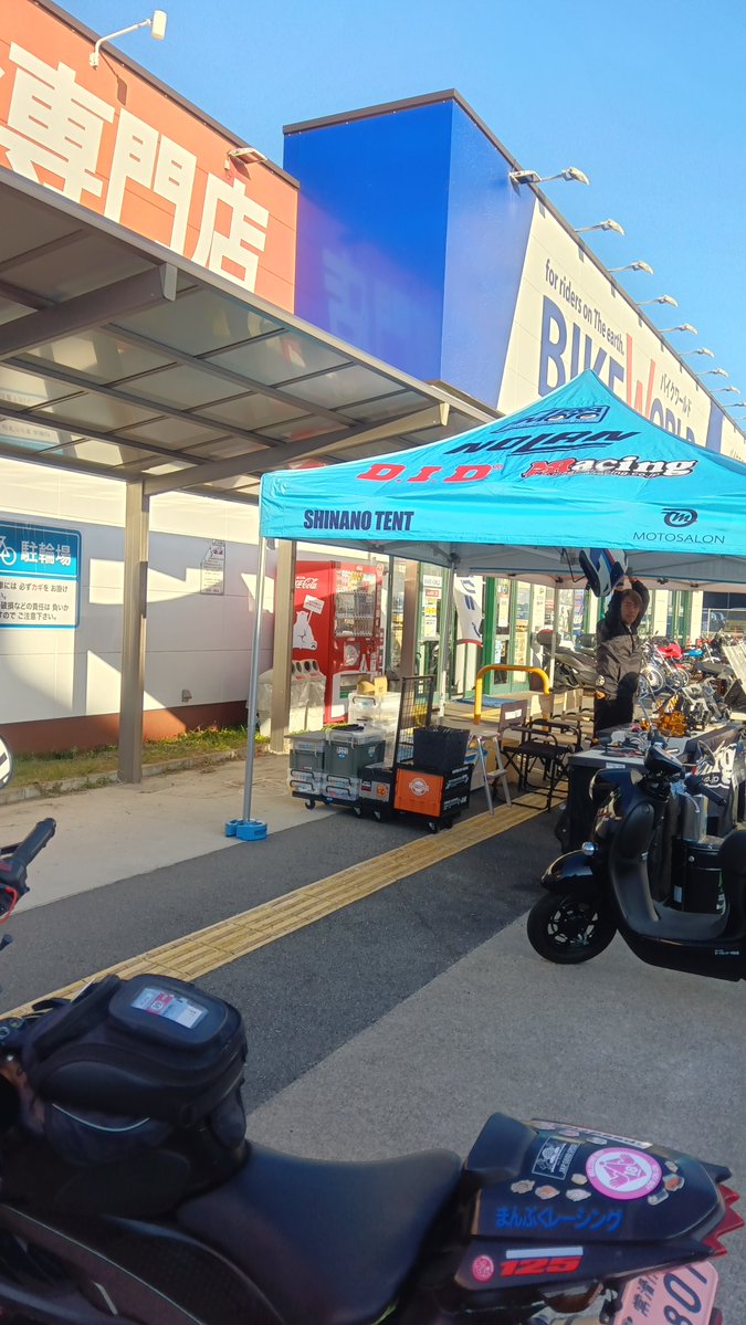 full_STOMACH_R's tweet image. XAMの人と話しをしてたら…
X「アレッ?SEEDでお会いしませんでしたか?」と、即バレ♪
＼(^o^)／

#XAM
#バイクワールド