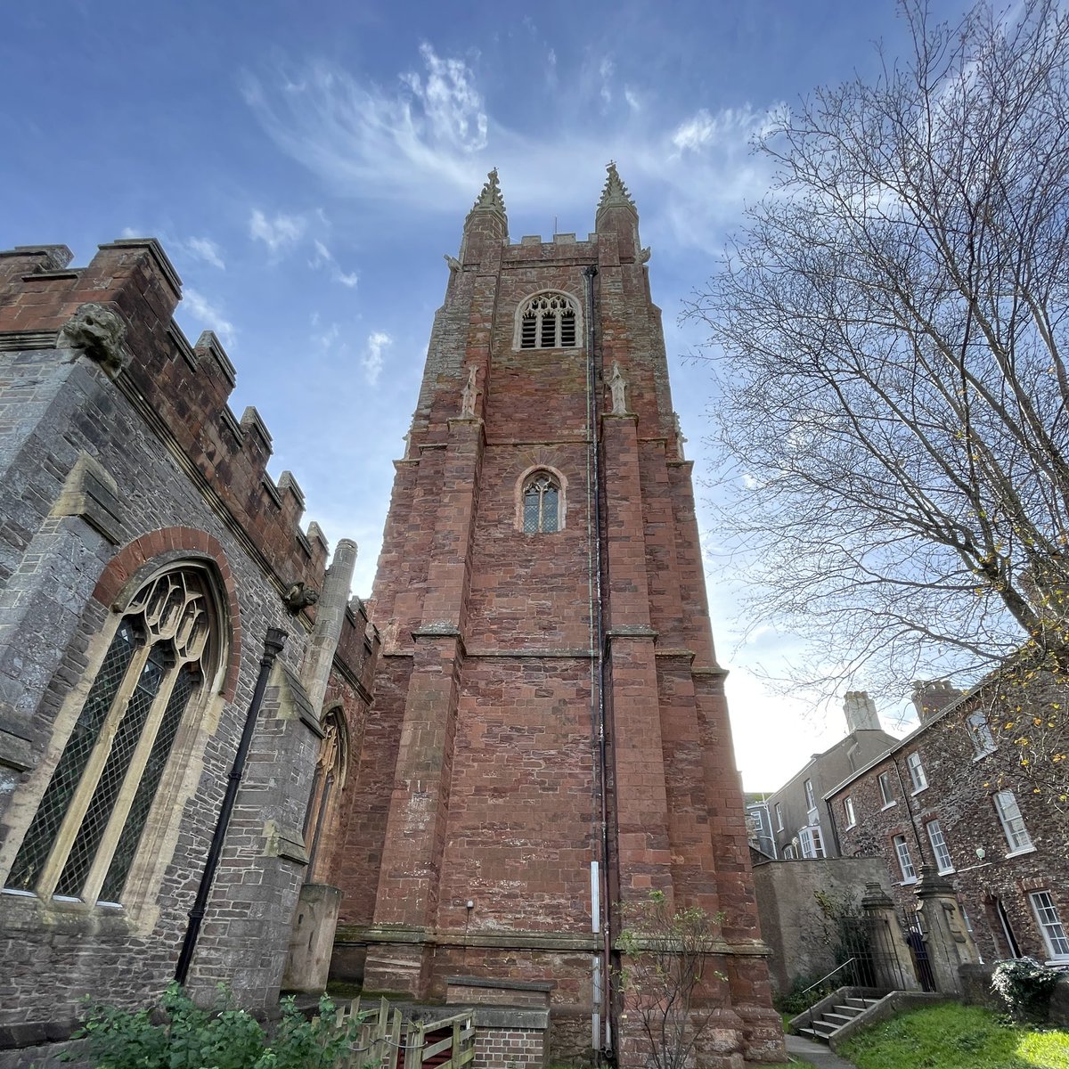RAGriggsauthor's tweet image. I’m heading for Totnes and the South Devon Book Festival today, so here’s St Mary’s Church. 

I’m not sure the sky will be as clear today as when the photo was taken in 2022. 

#SteepleSaturday #totnes