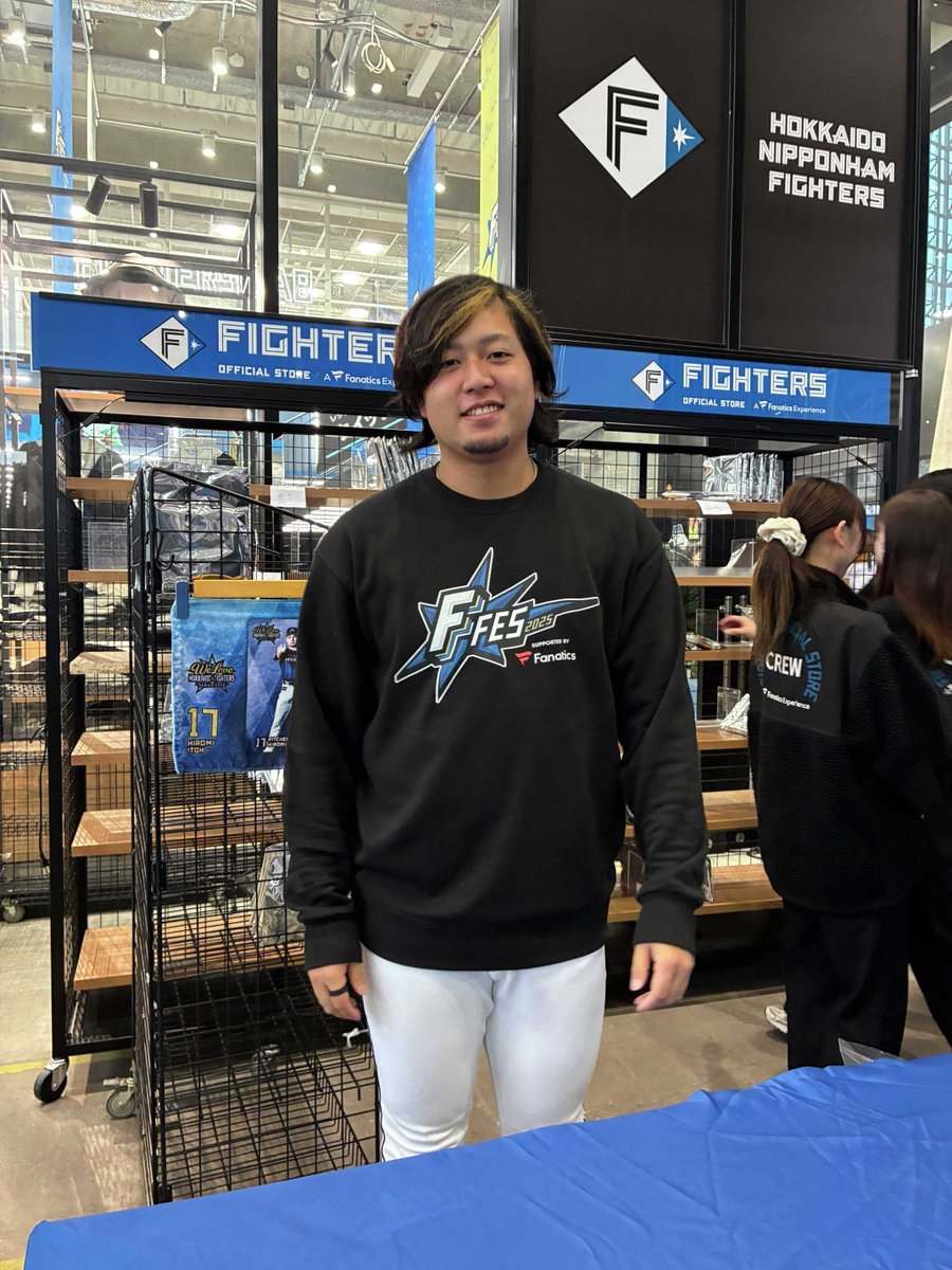 ／
 #堀瑞輝 投手が
タオルくじ販売ブースに来店中🏠
＼

ぜひ、タオルくじ販売ブースに遊びに来てください❣
お待ちしてます💙

【場所】
📍フラッグシップストア前 グッズ販売ブース(F NEOBANK GATE付近)

#lovefighters #fightersgoods #FFES
