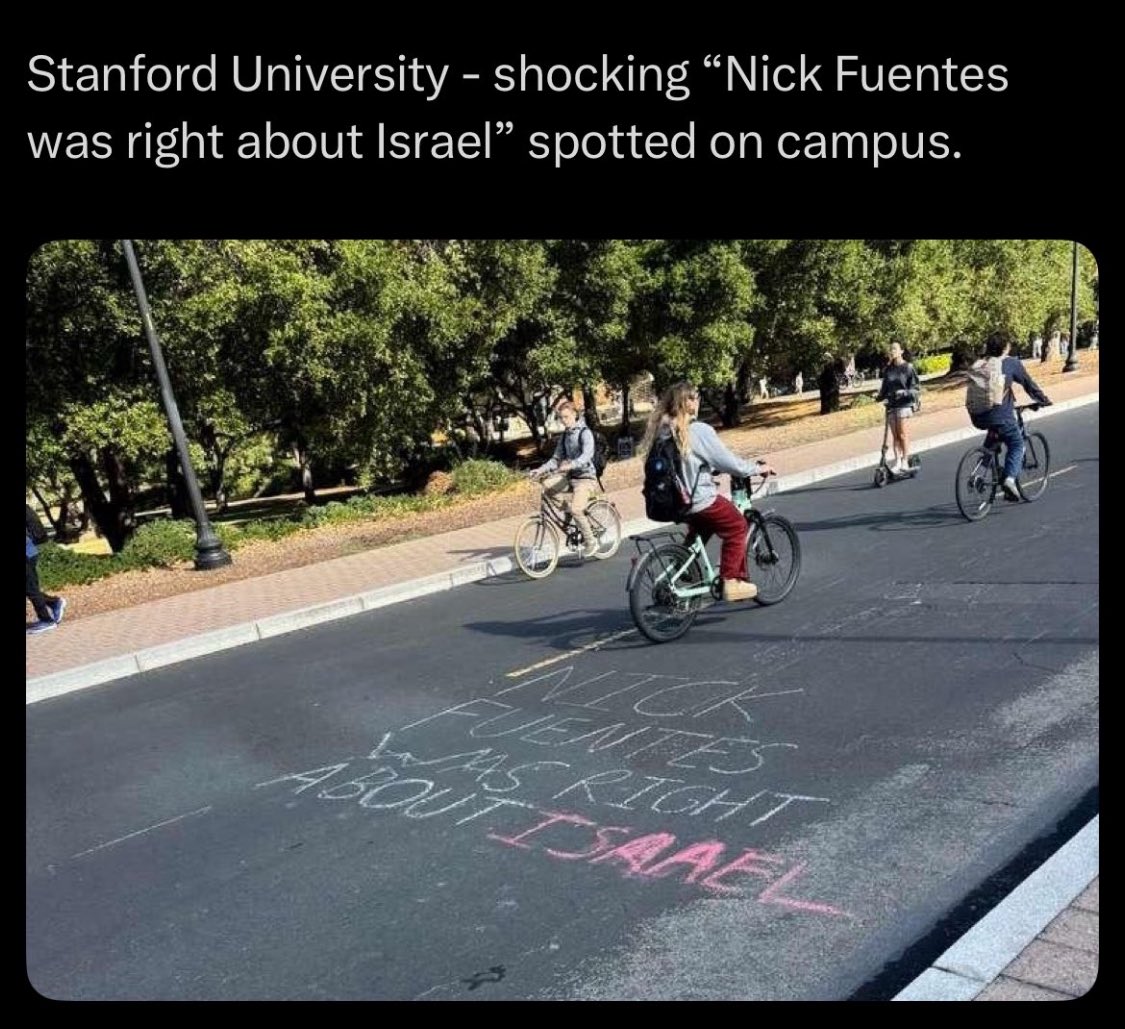 rizz_aah's tweet image. Wait a minute 🧐