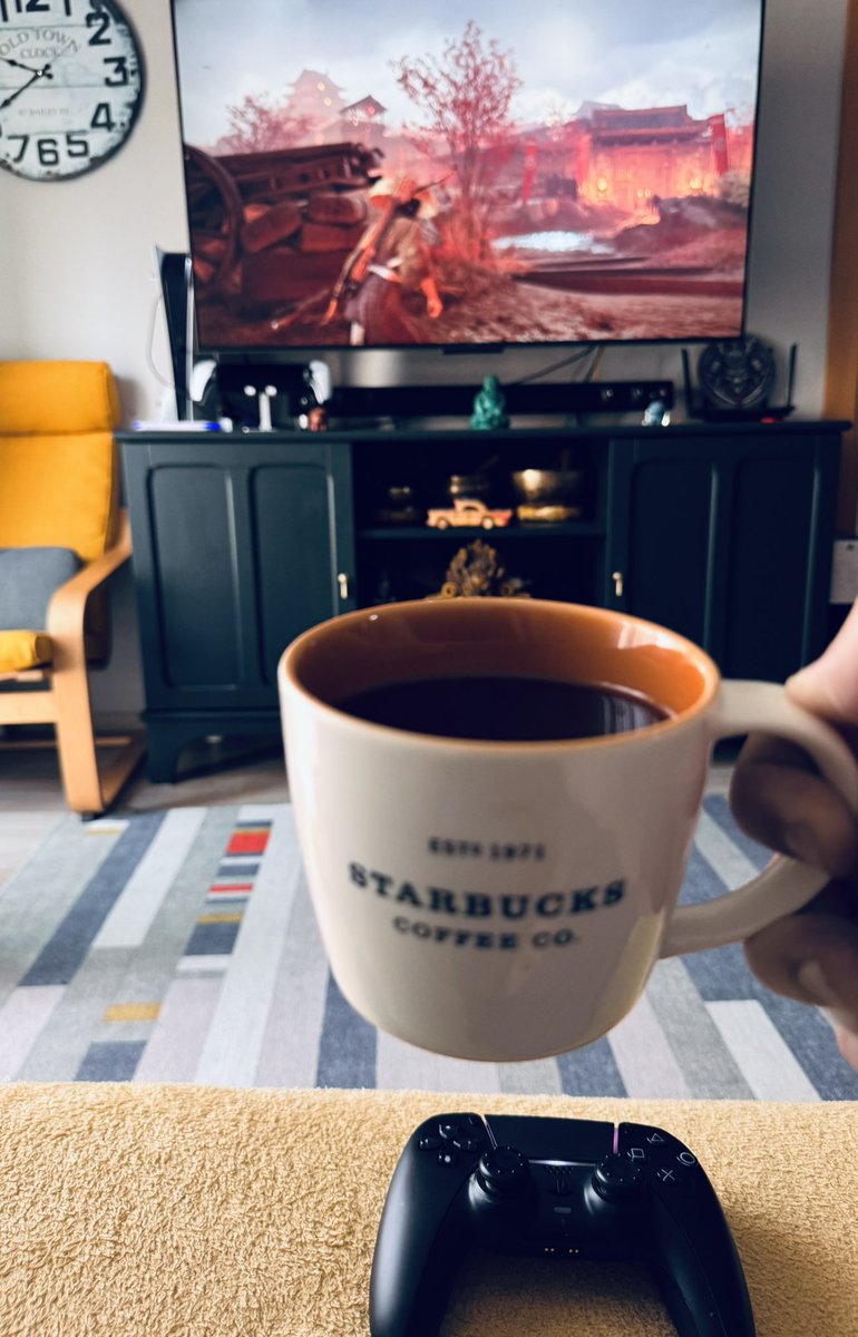 Haftasonları içimdeki çocuk tarafından uyandırılırım. Günaydın