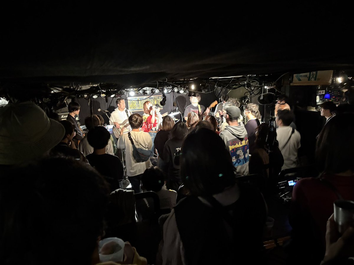 Jackey_13's tweet photo. 1バンド目の「魁！ウタウシバイヌ」
始まっております！！！！！
すでに会場パンパン熱々やよ、、🔥
いぇええええええええええい！！！
きたくなったら全然入っていいよ！😝❤️
感想など　#暴馬の乱　
でつぶやいてくださるとうれしおす🥰 https://t.co/R0h51JxTxn