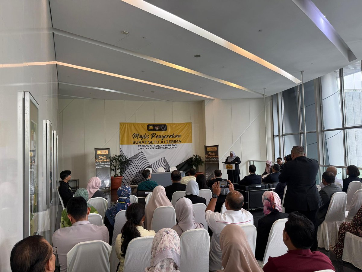 21 November 2025 – Majlis Penyerahan Surat Setuju Terima (SST) dan Pelantikan Pegawai Penguasa telah berlangsung di Aras Mezzanine, Menara Kerja Raya (Blok G), Ibu Pejabat JKR Malaysia. Majlis ini melibatkan dua (2) projek berikut:

1) Pembinaan Klinik Kesihatan (Jenis 4) Dengan