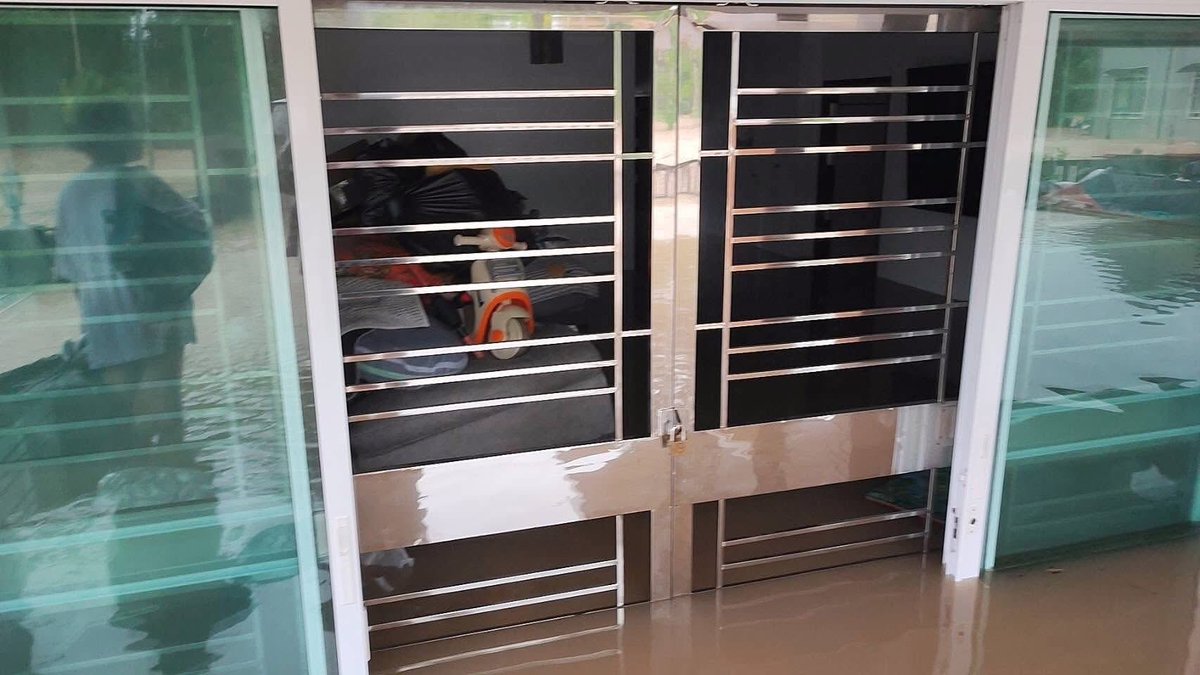 sainung2544's tweet image. รบกวนแชร์ให้หน่อยนะคะ พี่เขามีลูกเล็กและตอนนี้ท้องแก่ด้วยค่ะ  #น้ําท่วมหาดใหญ่