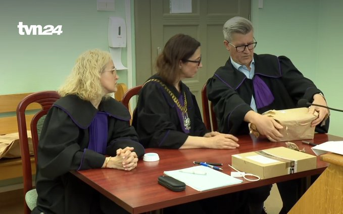 Anomalie w ponownym liczeniu głosów 

Słowo „anomalie” było bardzo popularne, gdy dyskutowaliśmy o przebiegu drugiej tury głosowania w wyborach prezydenckich, która odbyła się 1 czerwca 2025. Chodziło o dziwne zjawiska widoczne w wynikach podanych przez Państwową Komisję Wyborczą