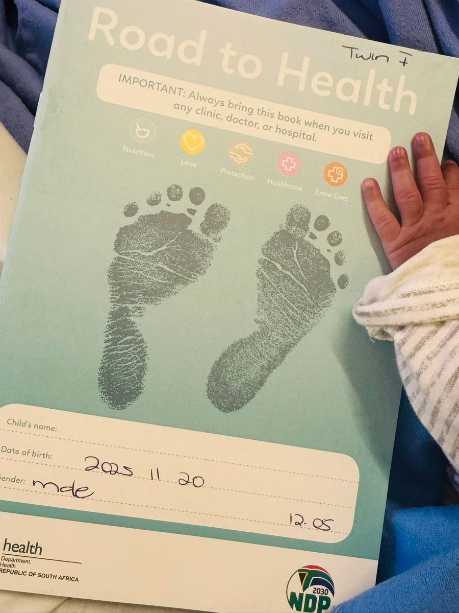 naytholo's tweet image. She went to hospital for horrible period pains and came back with two strangers 🌞