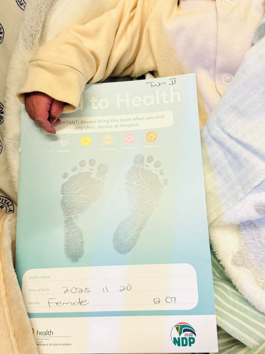 naytholo's tweet image. She went to hospital for horrible period pains and came back with two strangers 🌞