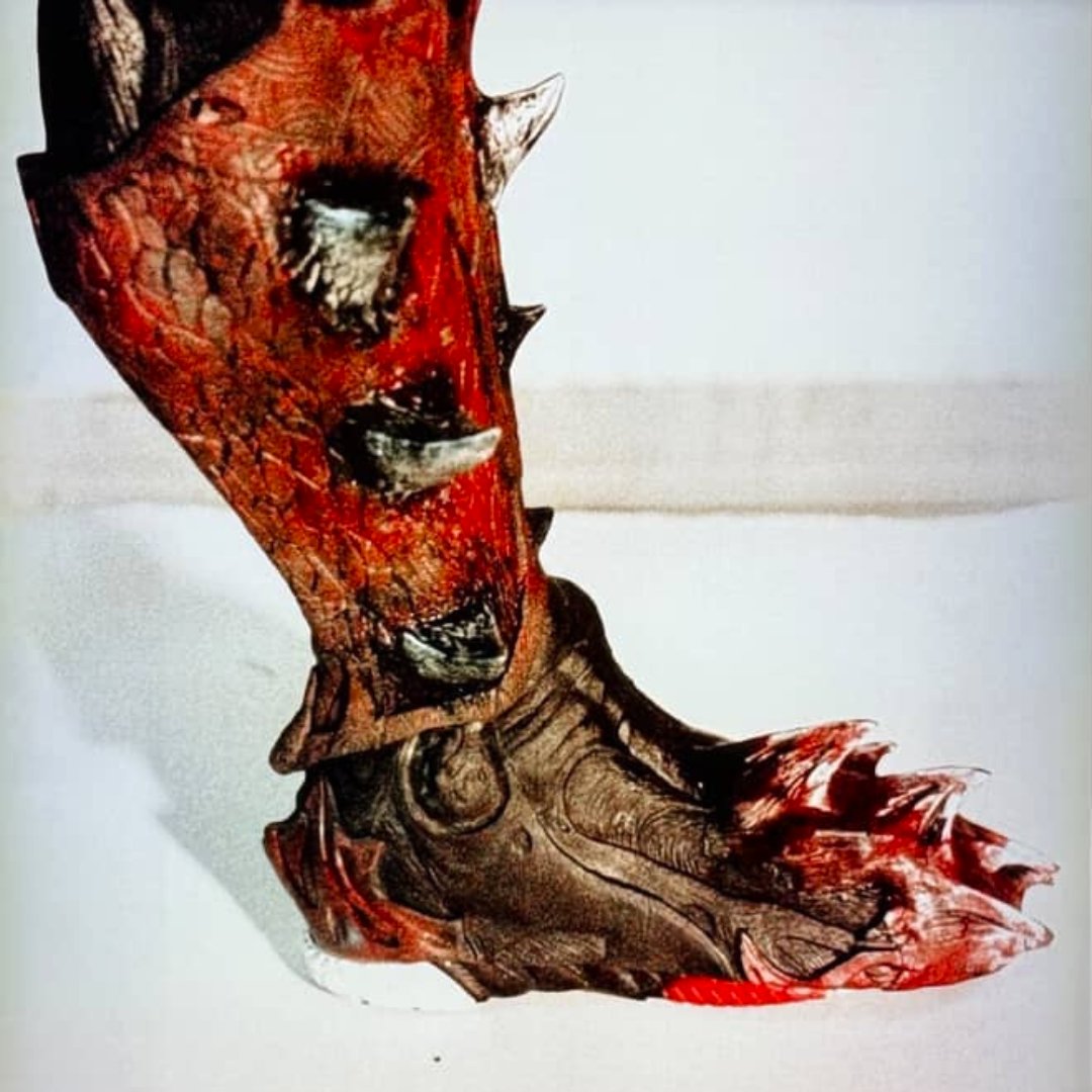 SpawnArchive's tweet image. A behind the scenes photo of Spawn&apos;s boot from Spawn: The Movie (1996).
#Spawn
