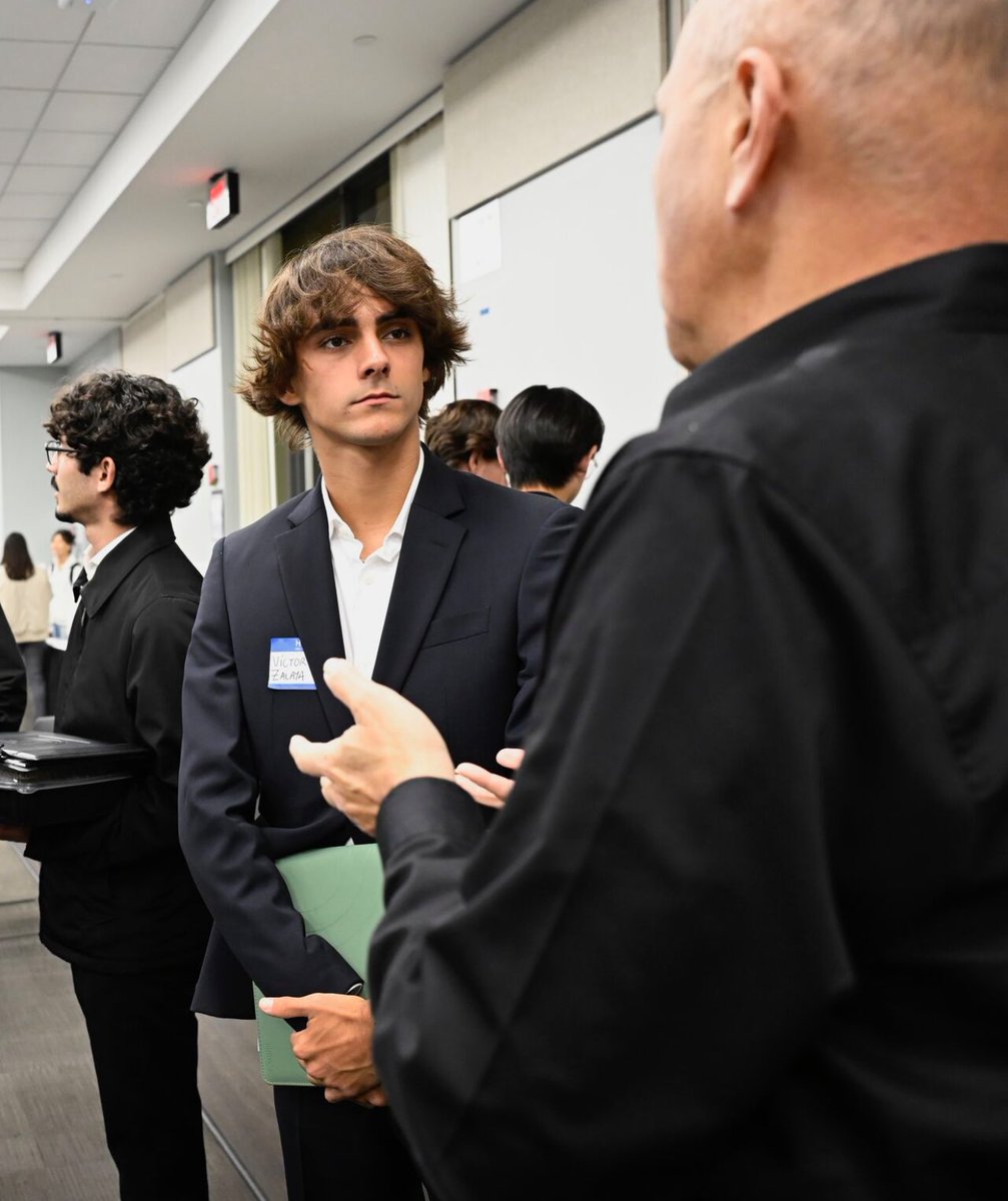 TechInnovationz's tweet image. $RKLB 🚀 Rocket Lab was featured at the 2025 AIAA Networking Dinner at UC Irvine alongside heavyweights like Northrop Grumman, Raytheon, Relativity, Vast, and JetZero.

Events like this aren’t marketing.
They’re where talent meets industry, where propulsion, avionics &amp;amp; next-gen…