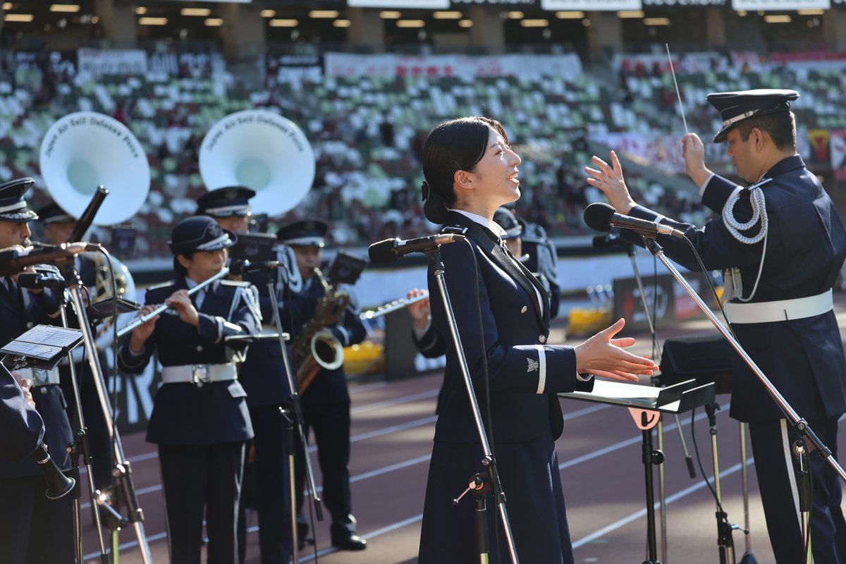 JASDF_Cen_Band's tweet image. ⚽️ #天皇杯 ⚽️
第105回全日本サッカー選手権大会 決勝🔥
オープニングセレモニーにて、選手入場曲と国歌で演奏しました🎺

フリー演奏では、両チームにゆかりのある曲に想いをのせて、選手と観客席の皆さんを鼓舞しました💪

Vamos!!!

#FC町田ゼルビア #ヴィッセル神戸 #航空中央音楽隊