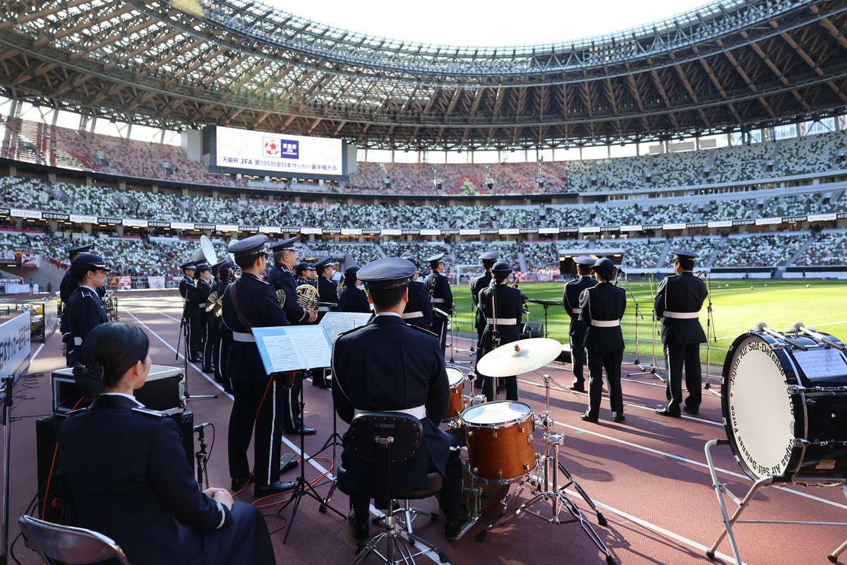 JASDF_Cen_Band's tweet image. ⚽️ #天皇杯 ⚽️
第105回全日本サッカー選手権大会 決勝🔥
オープニングセレモニーにて、選手入場曲と国歌で演奏しました🎺

フリー演奏では、両チームにゆかりのある曲に想いをのせて、選手と観客席の皆さんを鼓舞しました💪

Vamos!!!

#FC町田ゼルビア #ヴィッセル神戸 #航空中央音楽隊