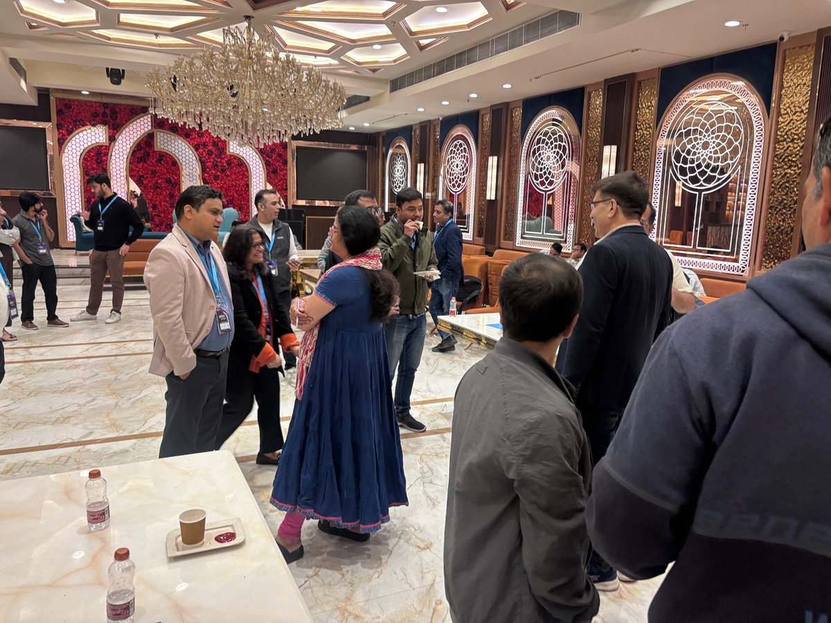 inoaug's tweet image. ☕ Tea Break!
Refresh, recharge, and reconnect with fellow developers. Great ideas and great conversations often start over a cup—make the most of it! 🌟

#APEXAIDays #Oracle #LowCode #GenAI