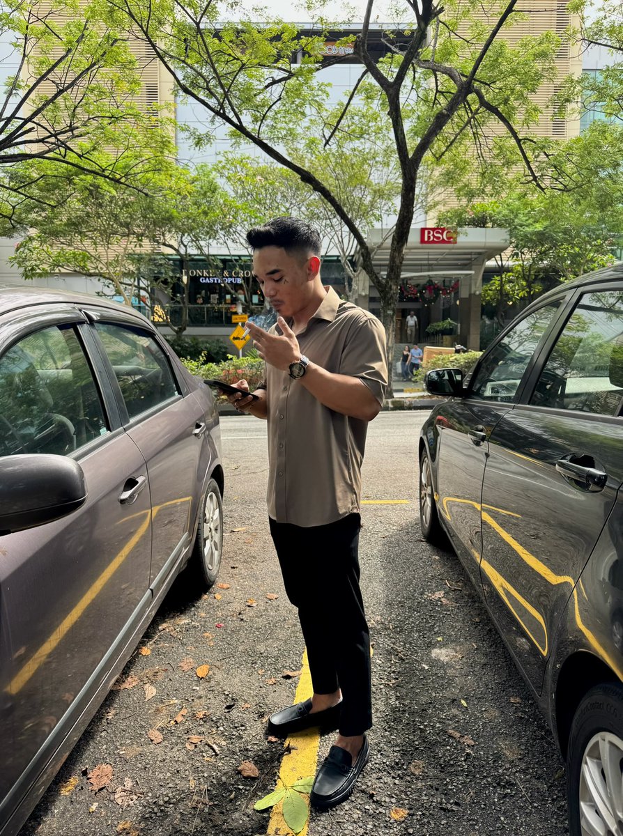 JamalThaRebel's tweet image. Weekend pun kerja. bring boss to BSC got function. idk what kind of fucking function. work is work bruh 😎 

#driver #weekend #overtime #macai