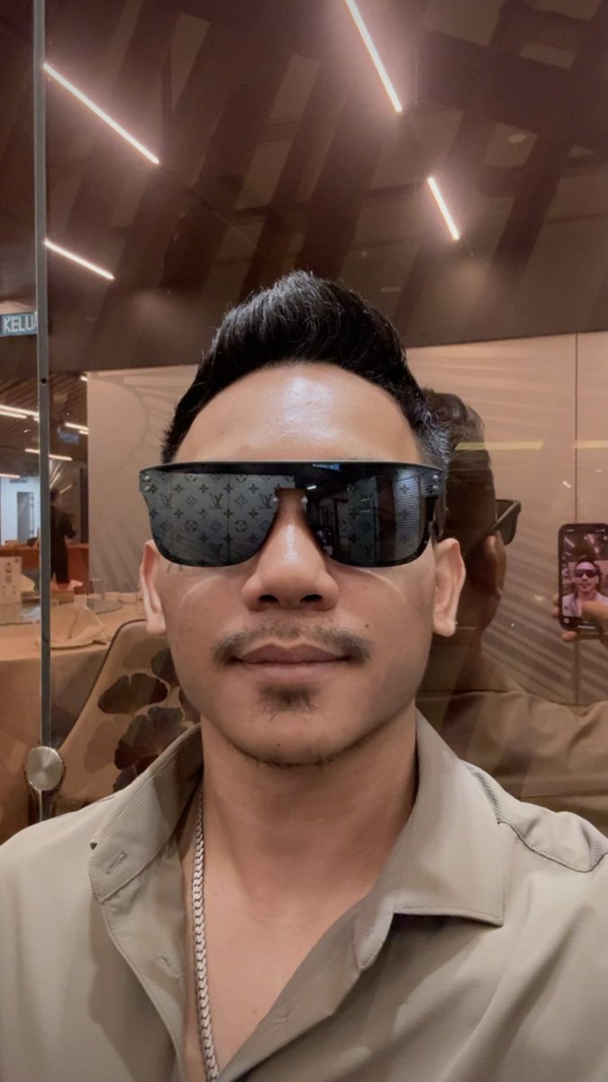 JamalThaRebel's tweet image. Weekend pun kerja. bring boss to BSC got function. idk what kind of fucking function. work is work bruh 😎 

#driver #weekend #overtime #macai