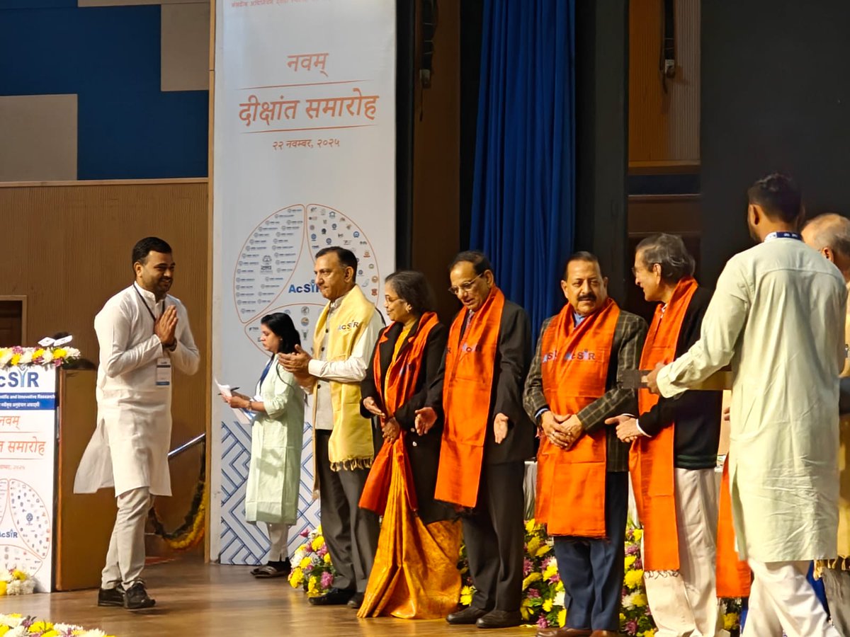 cdriacademy's tweet image. Proud moment for @CSIR_CDRI, Amol Bisen, Student of Dr Rabi Bhatta received the AcSIR best thesis award today at  Dr Ambedkar International Centre, New Delhi.