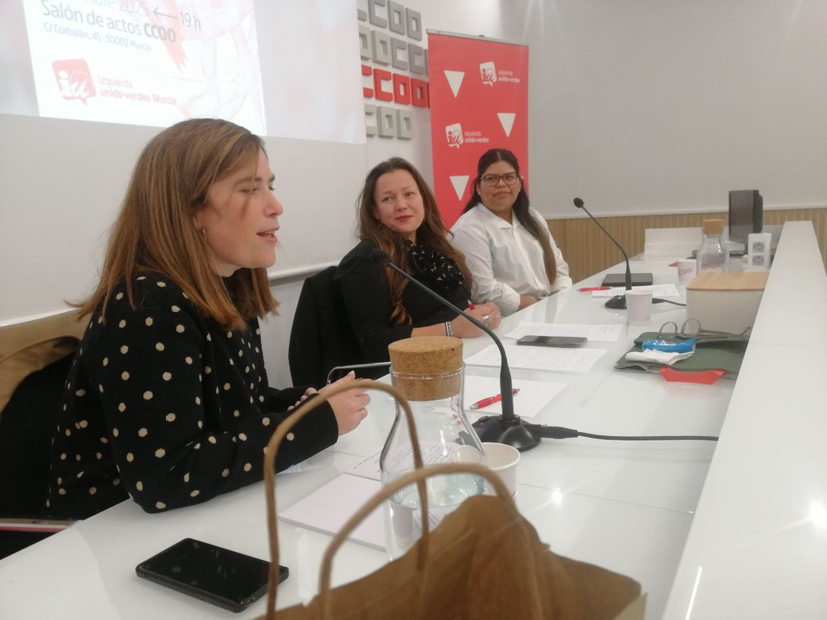Anoche celebramos nuestro "Debate del Moneo", en la sala de actos de CCOO, moderado por nuestra coordinadora municipal, Liliana Mellado. El tema era "la tormenta perfecta" y versaba sobre las redes de internet y los jóvenes que se dejan seducir por la manosfera.