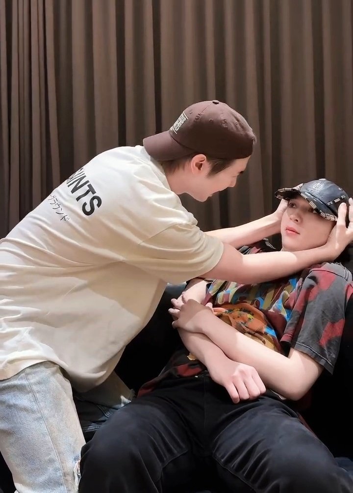 awstbbas's tweet image. อย่างงี้พี่ไม่โอเคนะเว้ย ทำไมต้องน่ารักขนาดนี้ด้วยwa ดูดิ โหดูนิ้วก้อย น่ารักอีกแล้ว ทำไมต้องน่ารักขนาดนี้ ไม่โอเค ไม่ชอบ(ชอบ) รชต กล่าว 🙂‍↕️

#แม็กกี้บาส #maxkybas