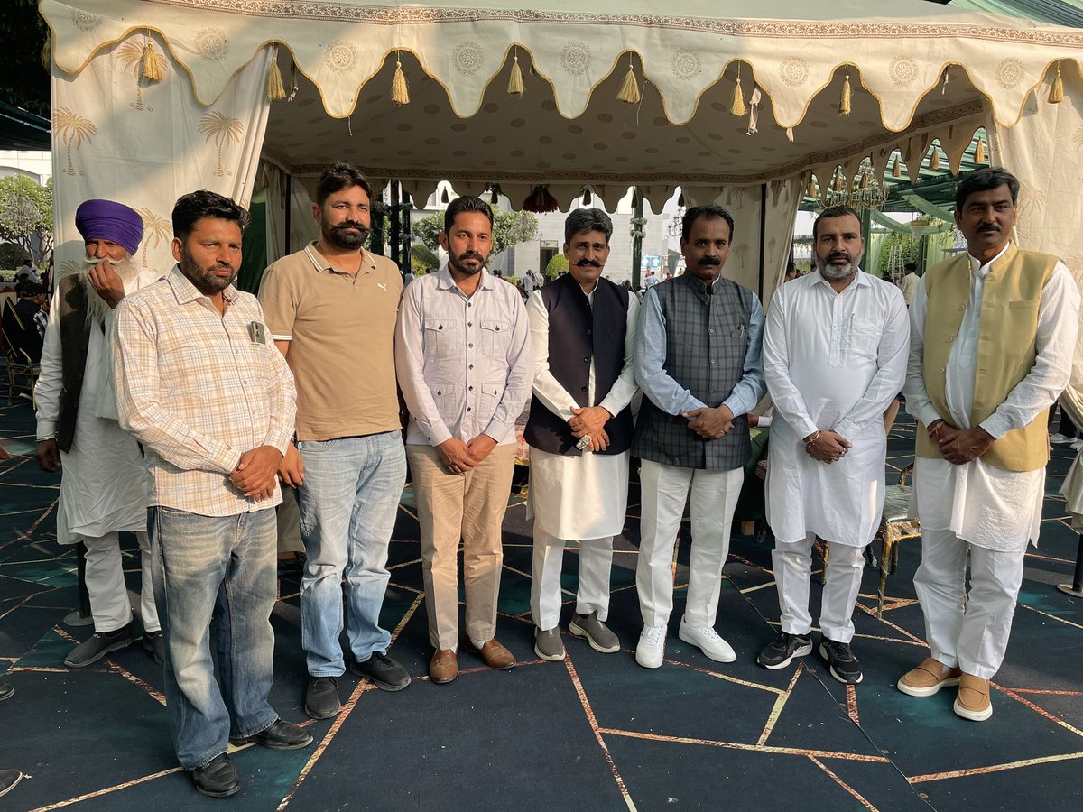 MoondRajendra's tweet photo. आज रायसिंहनगर के विधायक भाई सोहन जी नायक की सुपुत्री के वैवाहिक समारोह में शामिल होकर शुभकामनाएं प्रेषित की।

#शादी_समारोह https://t.co/TlqyEdQyIl
