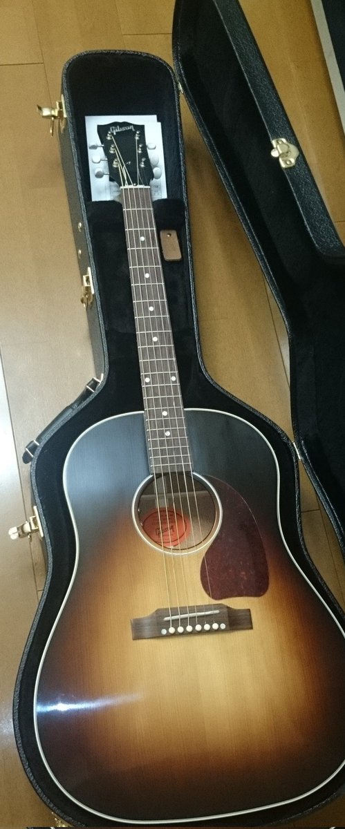 drivenboost's tweet image. 「音で選んだJ-45」  
斉藤和義さんに憧れて探し続けた一本。 何本も試奏して、最後に心を決めたのはレッドスプルースの響き。  
ただただ、綺麗な音です。  

#GibsonJ45 #斉藤和義 #RedSpruce #アコギのある生活 #アコースティックギター #ギター好きと繋がりたい #ギター沼