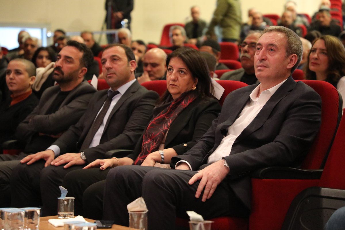 DEMGenelMerkezi's tweet photo. Eş Genel Başkanımız Tuncer Bakırhan, Erzurum’da düzenlediğimiz halk buluşmamıza katıldı:

Bakırhan Erzurum'da: Kürdün hukukunun tanınacağı bir süreç içerisindeyiz.
https://t.co/18xfjtg8wP https://t.co/AaqD7jX8IX