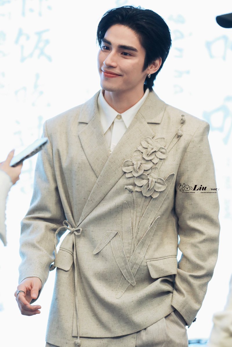 dan_dan0228's tweet image. 今天的妆造真的满分 💯
第四套也这么好看

FAN SIGNING EVENT WITH POOM
#Poom1stFansignatNingbo
#PoomxYizhuo
#poompps