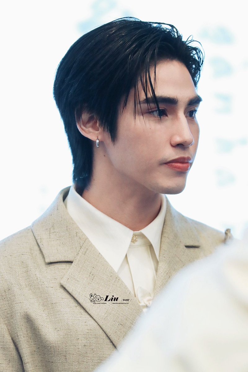 dan_dan0228's tweet image. 今天的妆造真的满分 💯
第四套也这么好看

FAN SIGNING EVENT WITH POOM
#Poom1stFansignatNingbo
#PoomxYizhuo
#poompps