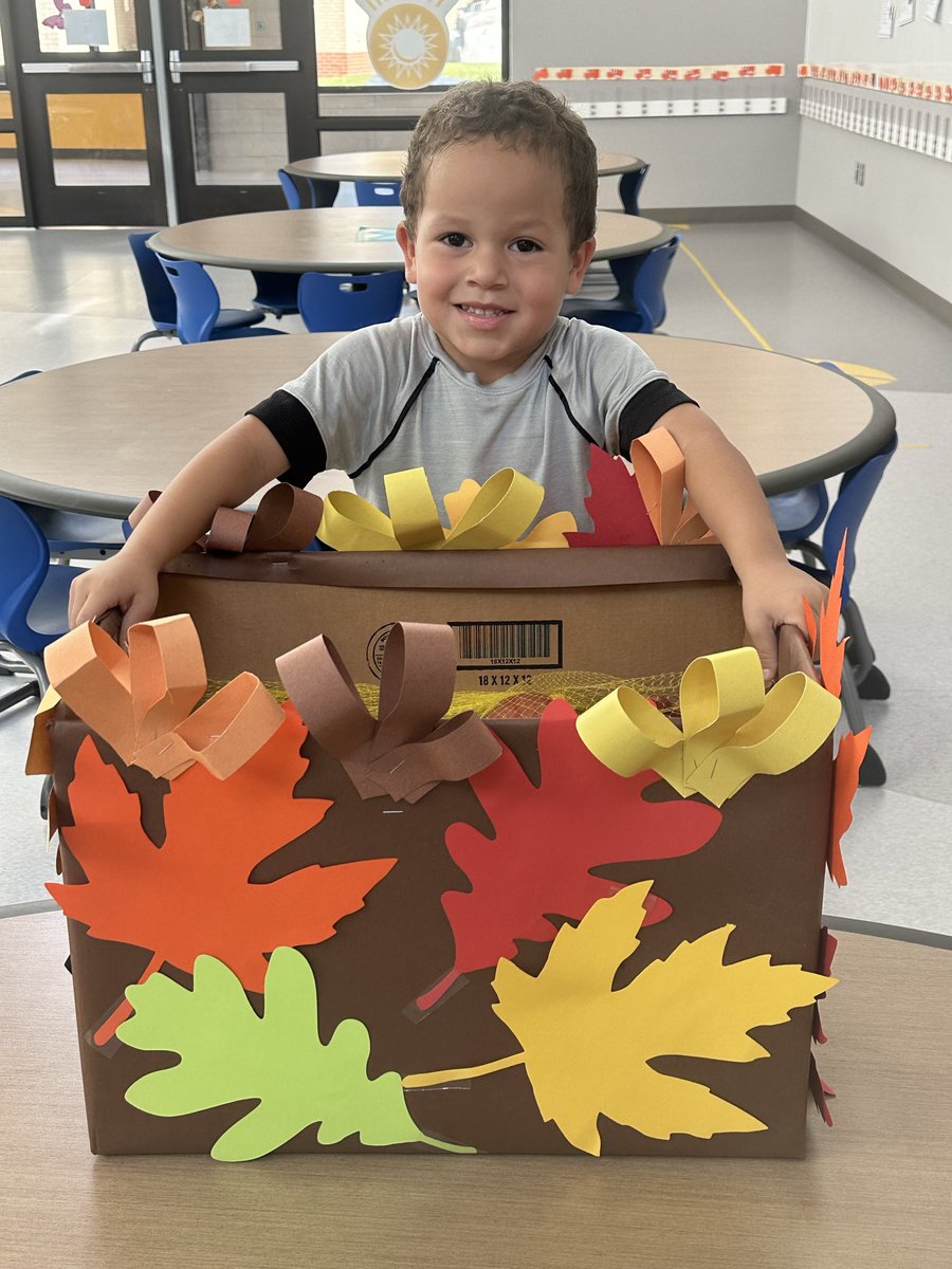 Grateful hearts🧡✨
A huge THANK YOU to all the families who donated to our Thanksgiving food drive — because of you we were able to assemble many raffle baskets for families.