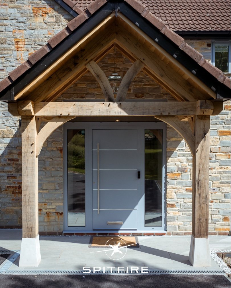 SpitfireDoors's tweet image. A bold entrance meets refined design.
This Spitfire aluminium door brings together precision engineering, premium finishes and outstanding thermal performance.

Explore the full collection and design your door online.
#SpitfireDoors #AluminiumDoors #ModernEntrance #LuxuryHomes