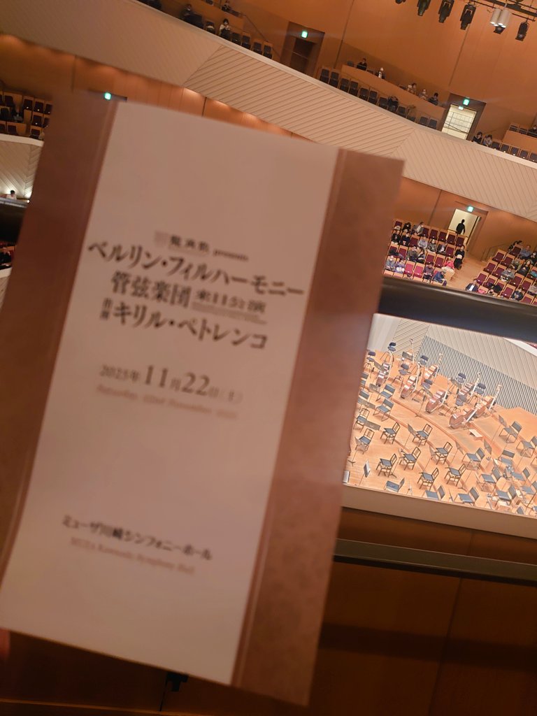 choupiccolist's tweet photo. 急遽お譲り頂き、ベルリンフィルをミューザにて。
繊細なささやきから厚みのある響きまで聴かせるのはさすがベルリンフィル。コンマスのソロとHrnドールとの掛け合いが見事。そしてパユ様のソロは伸びやかで神がかってました。この名手達が日本で揃う機会は貴重で、聴けて本当によかったです。 https://t.co/0l9aBUE2v2