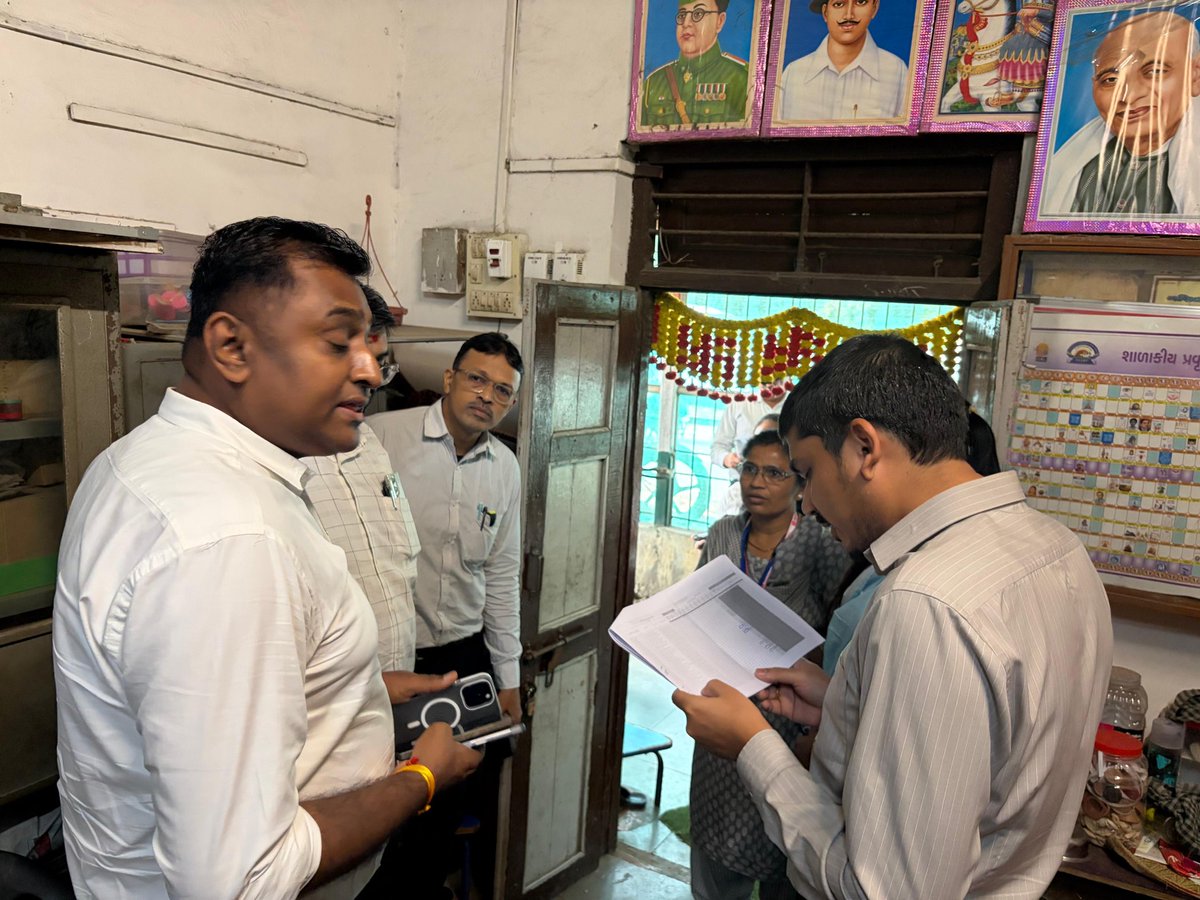 #SIR2025  
મતદાર યાદીનો ખાસ સઘન સુધારણા કાર્યક્રમ 2025  

તા:૨૨/૧૧/૨૦૨૫ ના રોજ SIR ખાસ ઝુંબેશમાં વાપી શહેરી વિસ્તારમાં #BLO કામગીરીની સમીક્ષા કરવામાં આવી.

વધુ માહિતી માટે આપના મતદાન મથકના #BLO નો સંપર્ક કરશો.

<a href="/InfoValsadGoG/">Info Valsad GoG</a>
<a href="/DDO_VALSAD/">DDO Valsad</a>
<a href="/collectorvalsad/">Collector Valsad</a>
<a href="/DeoValsad/">District Election Officer Valsad</a>
<a href="/CEOGujarat/">Chief Electoral Officer, Gujarat</a>