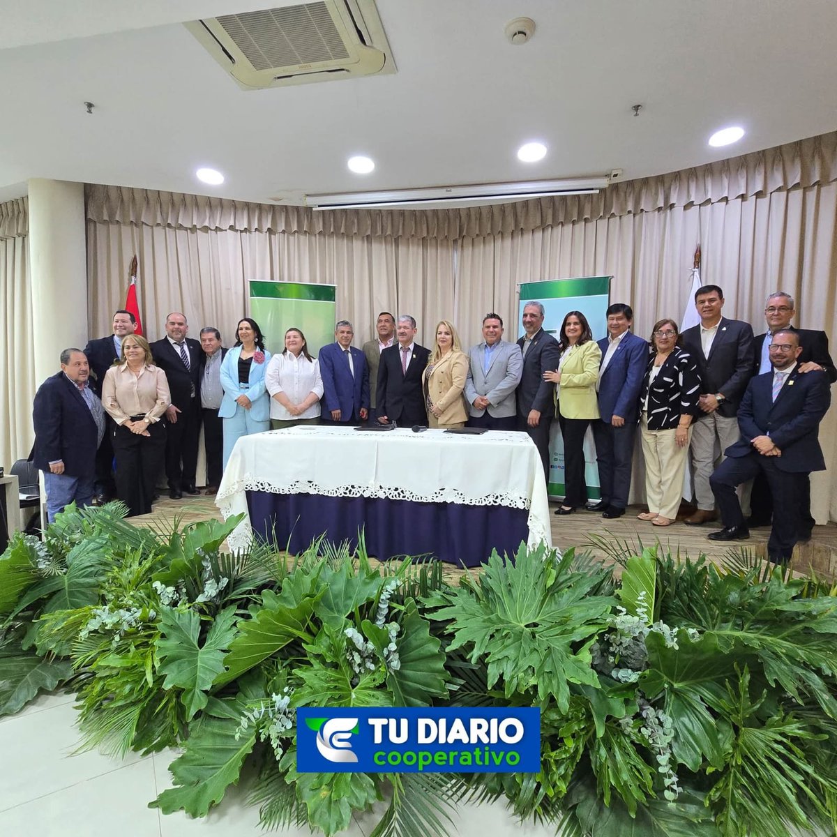 Universo970py's tweet image. #Audio970 | Como parte de los festejos por el 17º Aniversario de FECOMULP, se llevó a cabo una Conferencia y firma de Convenio de Alianza con la Universidad Javeriana de Colombia.

🎙️Entrevistas:

👤 Alcibiades Quiñonez (Presidente de Fecomulp)

👤 Ing. Antonio Ortiz Guanes…