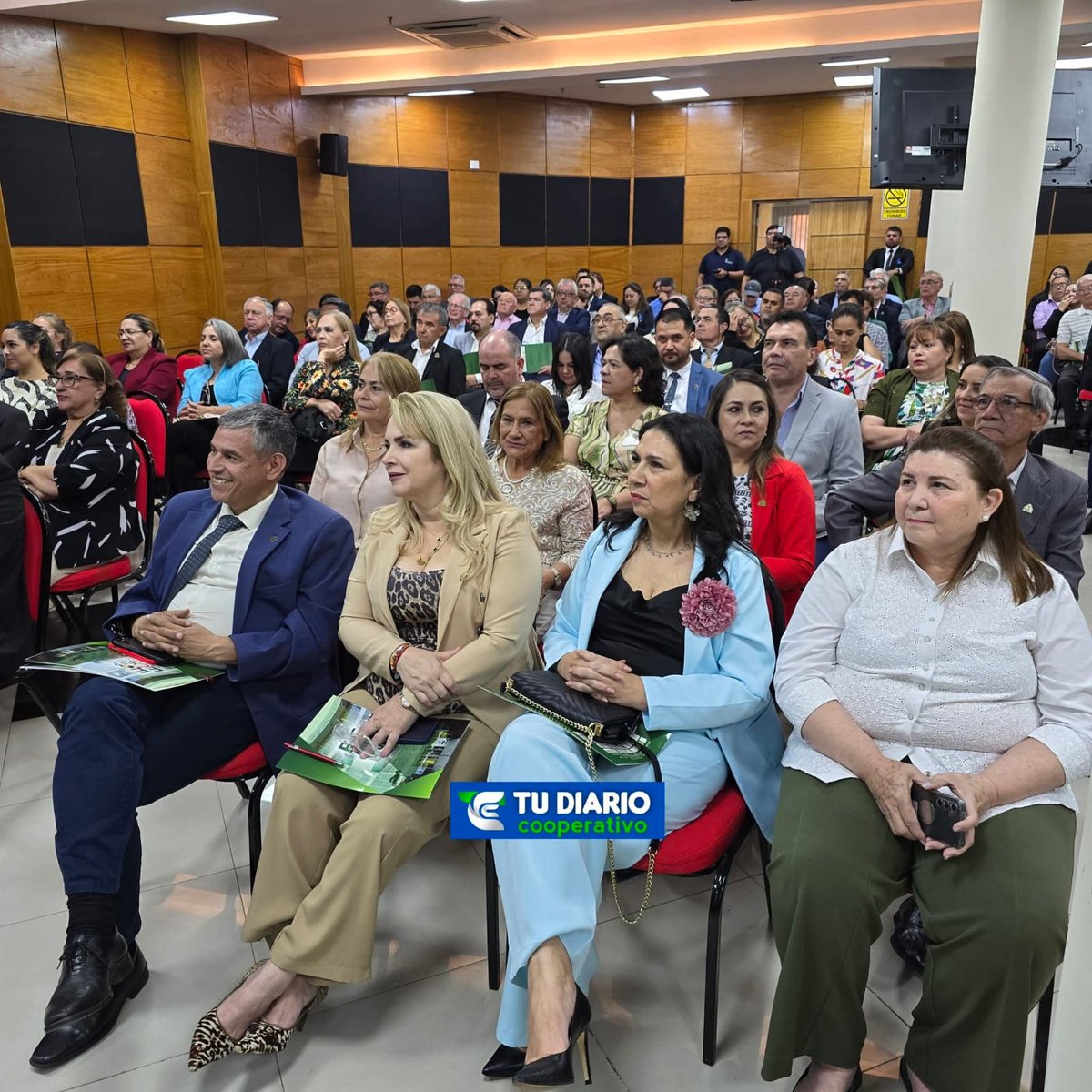 Universo970py's tweet image. #Audio970 | Como parte de los festejos por el 17º Aniversario de FECOMULP, se llevó a cabo una Conferencia y firma de Convenio de Alianza con la Universidad Javeriana de Colombia.

🎙️Entrevistas:

👤 Alcibiades Quiñonez (Presidente de Fecomulp)

👤 Ing. Antonio Ortiz Guanes…