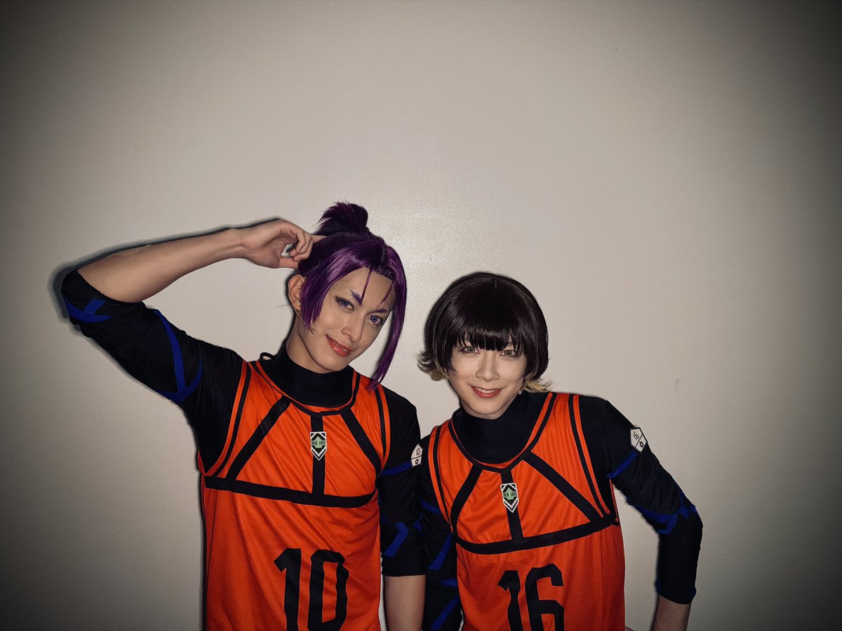 舞台『ブルーロック -EPISODE 凪-』
本日2公演、ご来場ありがとうございました！！

今日は玲王と！
明日も2公演、よろしくお願いします🐝

#ブルステ #エピ凪