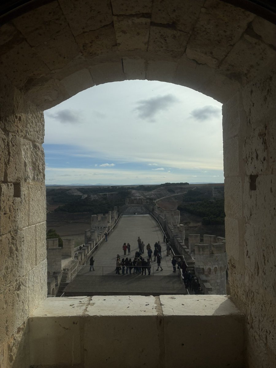 📻 Todo listo desde la biblioteca (torre del homenaje) del castillo de Peñafiel para la emisión del <a href="/AvivirCyL/">A vivir CyL</a> con <a href="/diegomerayo/">Diego Merayo</a>. 

Desde las 13.05 horas te esperamos al otro lado, o acompañándonos presencialmente.