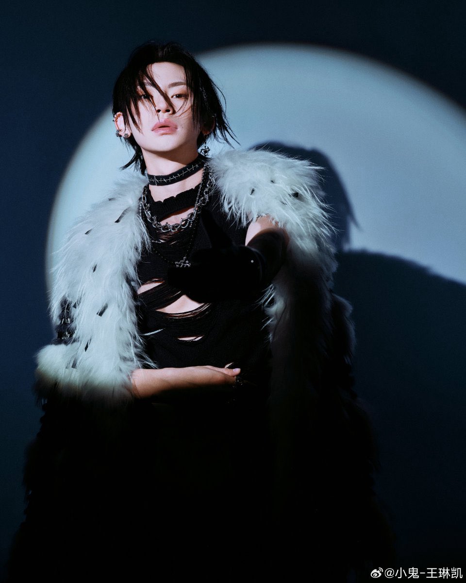 deadline520's tweet image. 251122 웨이보 🆙

😈🎈😈

#샤오귀 #왕린카이 #xiaogui #wanglinkai #lilghost #小鬼 #王琳凯