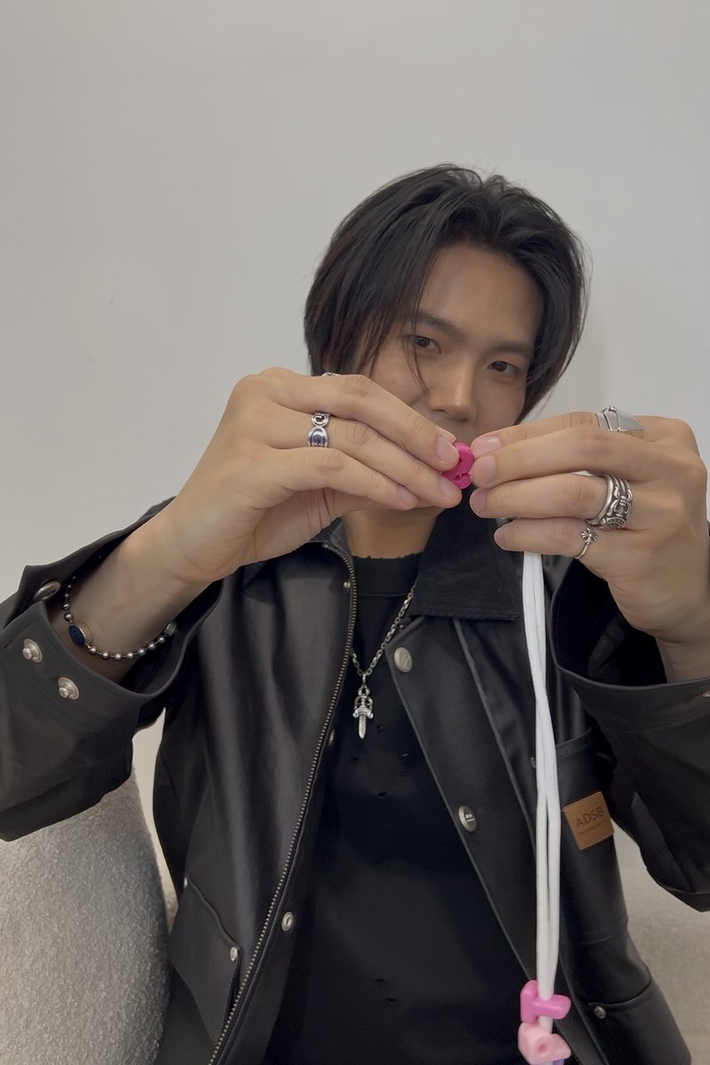 สุดหล่อชุดหนังกับเครื่องประดับเงิน 

BUILD WITH SECRET MISSION

#GOTOSANXBUILD