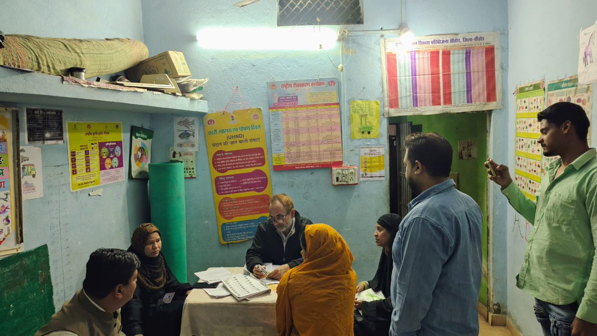 rajeev_gujrati's tweet image. आज सीहोर नगर के विभिन्न वार्डों का दौरा किया गया।
दौरे के दौरान कार्यकर्ताओं से अनुरोध किया गया कि मतदाता सूची पुनरीक्षण कार्य में और तेजी लाएँ तथा पूरे प्रक्रिया की सतत निगरानी सुनिश्चित करें, ताकि प्रत्येक नागरिक का नाम सही रूप से शामिल हो सके।