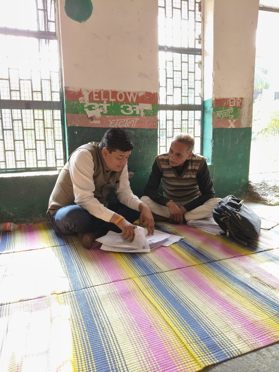 rajeev_gujrati's tweet image. आज सीहोर नगर के विभिन्न वार्डों का दौरा किया गया।
दौरे के दौरान कार्यकर्ताओं से अनुरोध किया गया कि मतदाता सूची पुनरीक्षण कार्य में और तेजी लाएँ तथा पूरे प्रक्रिया की सतत निगरानी सुनिश्चित करें, ताकि प्रत्येक नागरिक का नाम सही रूप से शामिल हो सके।