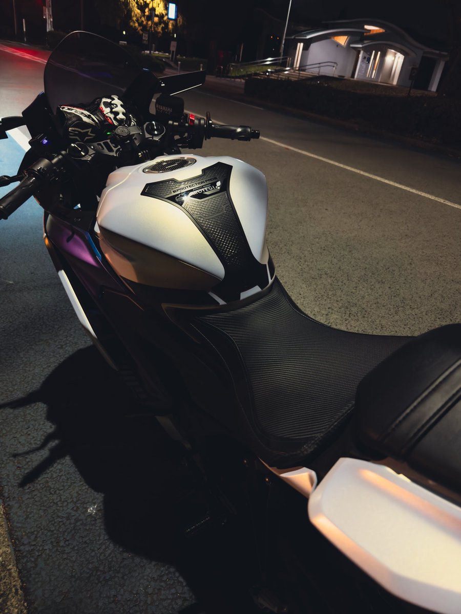 bit_realitive's tweet image. バックステップとシート変えて更に良い感じに…!オイル交換と点検も併せてやって貰ったお値段11まんいぇーんw