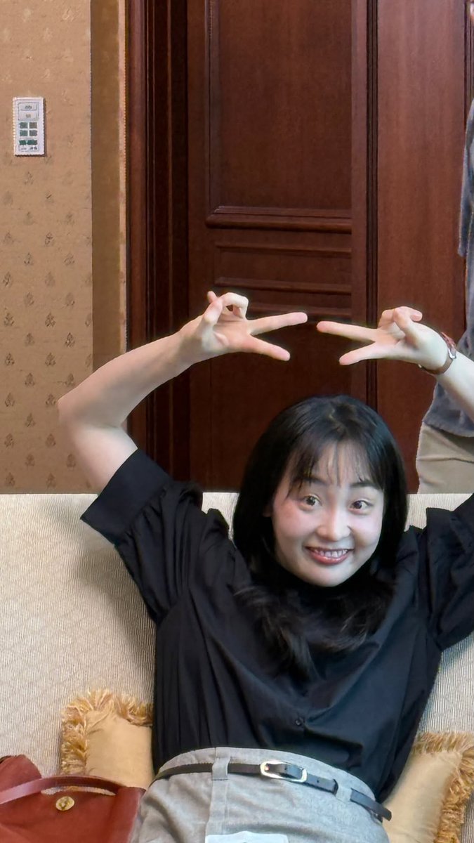 kim minha updates tweet media