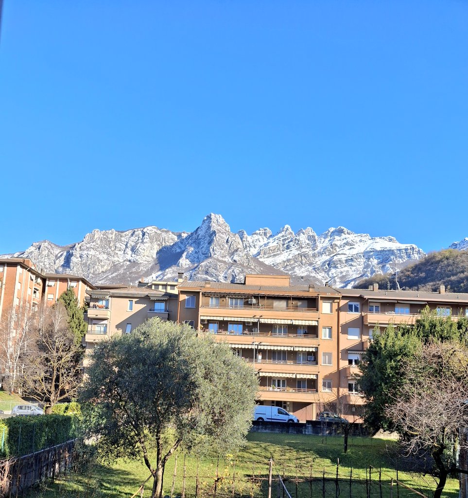 Sua maestà il Resegone... 
#Lecco #IPromessiSposi