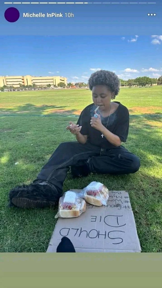 realnorma_kay's tweet image. Look what hoez eat when there is no man to buy them a descent meal😂😂😂😂