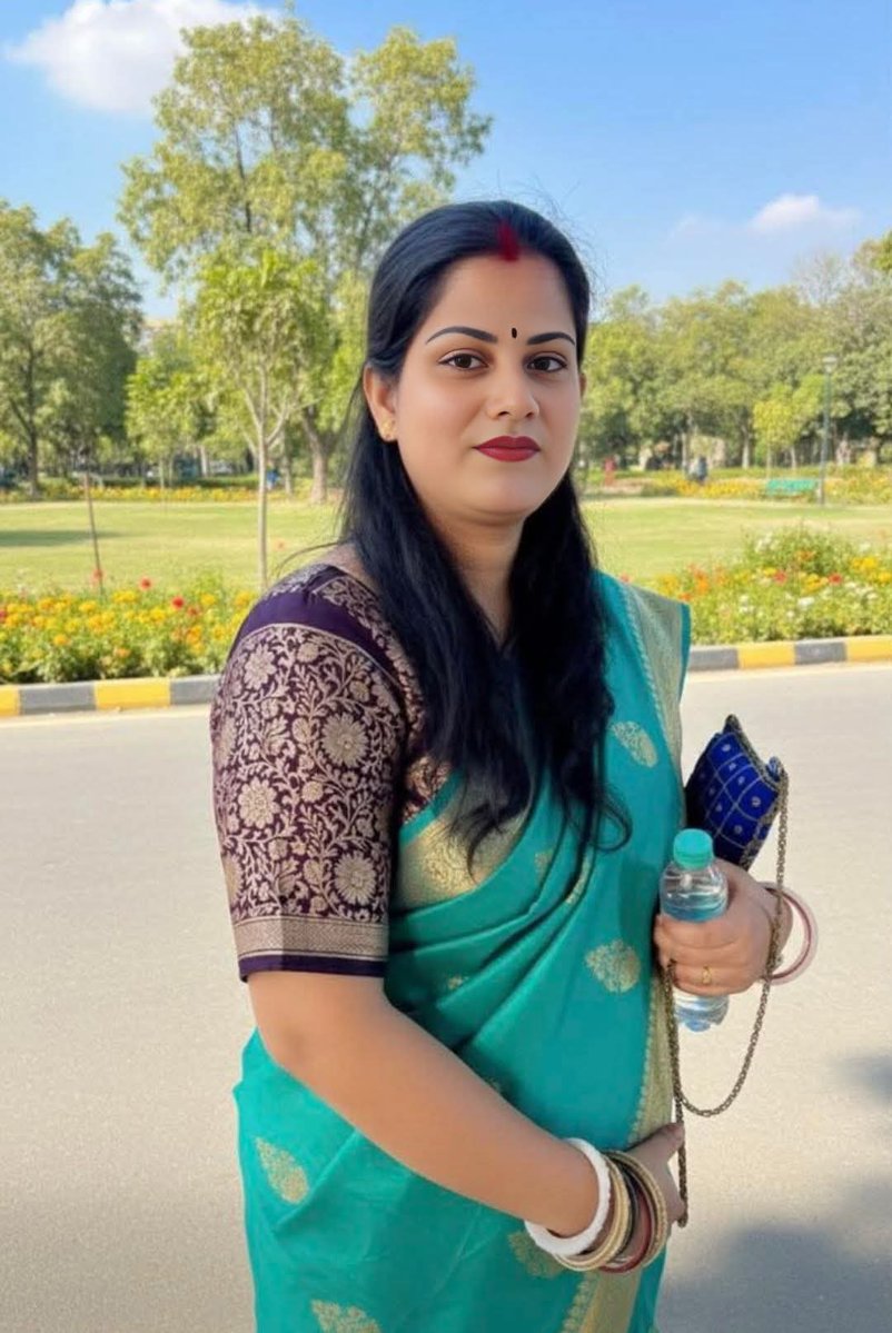 🌆 शुभ संध्या!
शाम की नरम रोशनी में तुम्हारी यादें मेरे दिल को छू जाती हैं,
हर हवा के झोंके में तुम्हारी खुशबू महसूस होती है… 🌸❤️
तुम्हारे बिना ये दिल अधूरा है,
और तुम्हारे साथ हर पल जैसे एक मधुर कहानी बन जाता है। ✨

#बज्म
#सिर्फ_तुम
#कलमाँजलि
#अनकहे_अल्फाज़
#काव्योदय