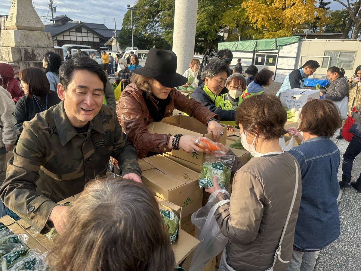 kennoguchi0821's tweet image. 能登半島の輪島市にて本日、最後の「被災地に野菜を届けようプロジェクト」を開催。述べ74回となりました。述べ参加人数は約30000人。

このプロジェクトを共に行ってきました石井竜也さん、総社市の片岡市長や14自治体の関係者の皆さんが集まりました。…