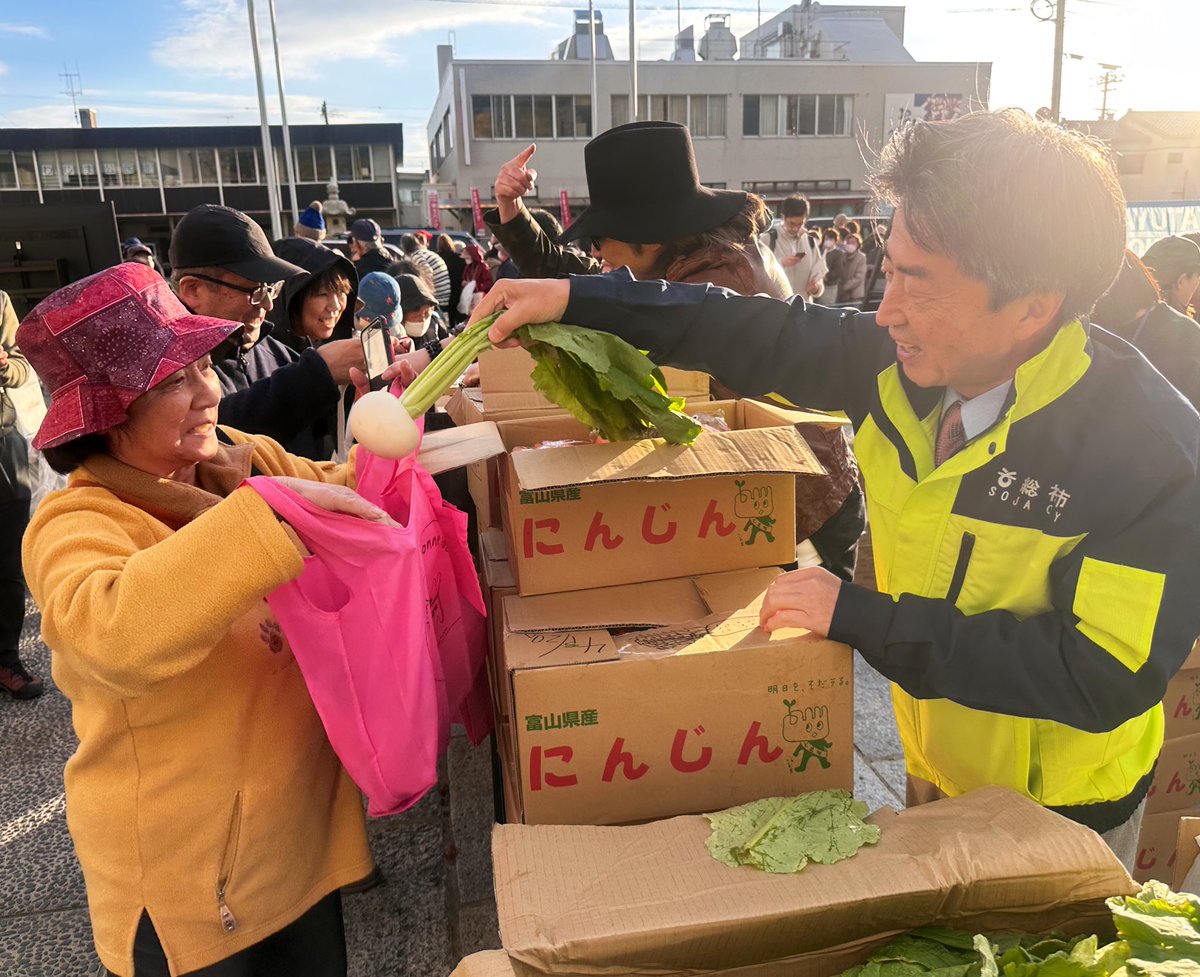 kennoguchi0821's tweet image. 能登半島の輪島市にて本日、最後の「被災地に野菜を届けようプロジェクト」を開催。述べ74回となりました。述べ参加人数は約30000人。

このプロジェクトを共に行ってきました石井竜也さん、総社市の片岡市長や14自治体の関係者の皆さんが集まりました。…