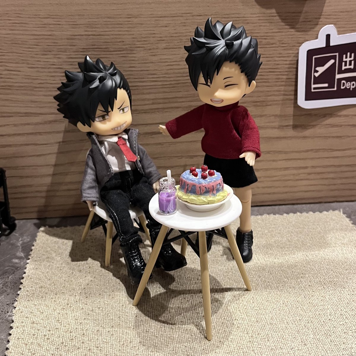 antariksach's tweet image. The decor was 💯💯💯
So thankful to the contributing artists for the handsome and beautiful artworks 🥹😍❤️