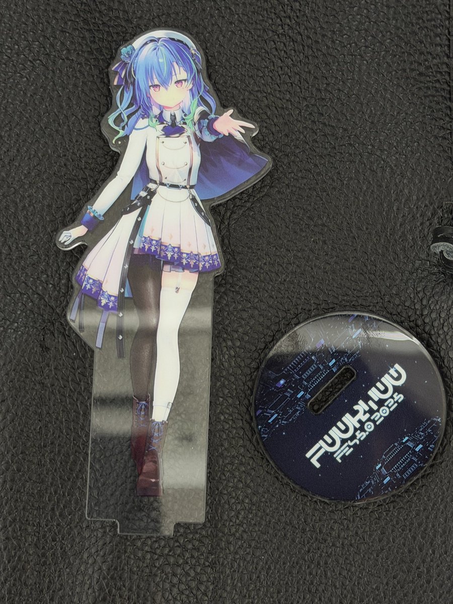 そして、FURYUUFES2025の物販でネモたのアクスタを買えた！ ユニットも