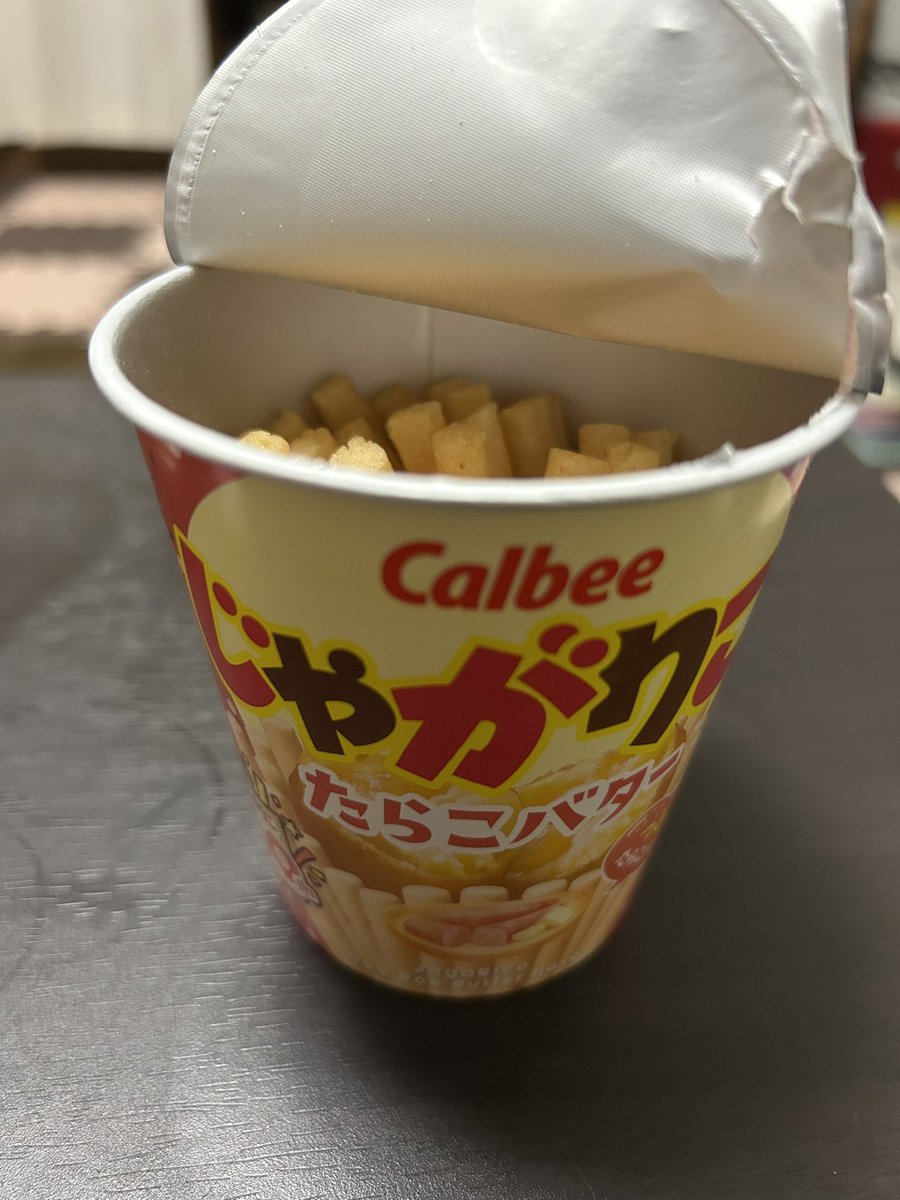 shibahide1104's tweet image. 初めて食べた。
たらこ食べれんけど… 美味しい！
でもやっぱりサラダが一番かな！！
#じゃがりこ
#たらこバター