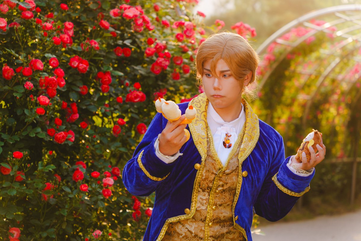 •*¨*•.¸¸디즈니 :  미녀와 야수
𝑩𝒆𝒂𝒖𝒕𝒚 𝒂𝒏𝒅 𝒕𝒉𝒆 𝑩𝒆𝒂𝒔𝒕 ⊹ ࣪ ˖🥀₊ ⊹

'거참 쫑알쫑알 시끄럽네.. 무능한 신하들 같으니.'

𝑷𝒉𝒐𝒕𝒐 _ <a href="/dab_X_/">ᙏ̤̫͚ 이채 📷</a>