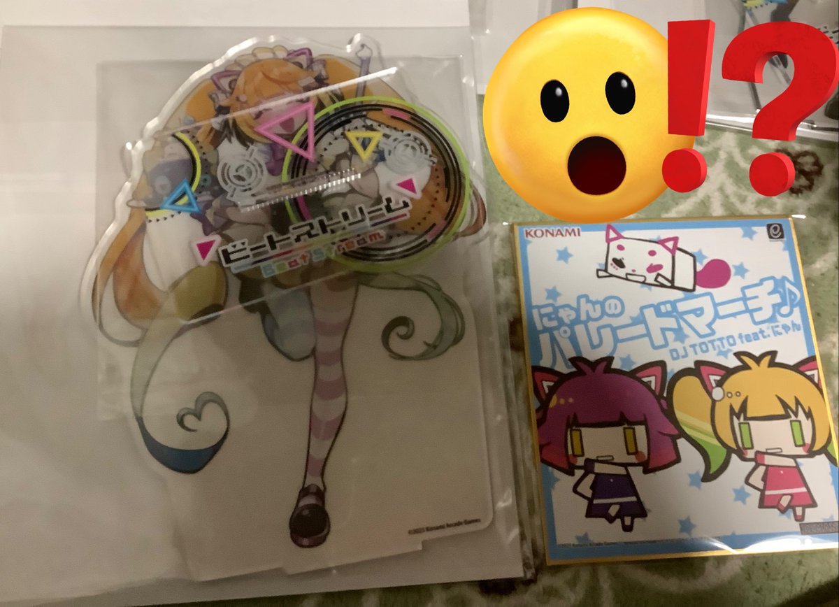 maxx1azusa's tweet photo. ビーストおたんじょうびくじの景品がさっき届いた！
アクスタが思ってたよりデカい！！！！
2枚目は色紙との比較
#BeatStream https://t.co/c2Yj6ofwKd